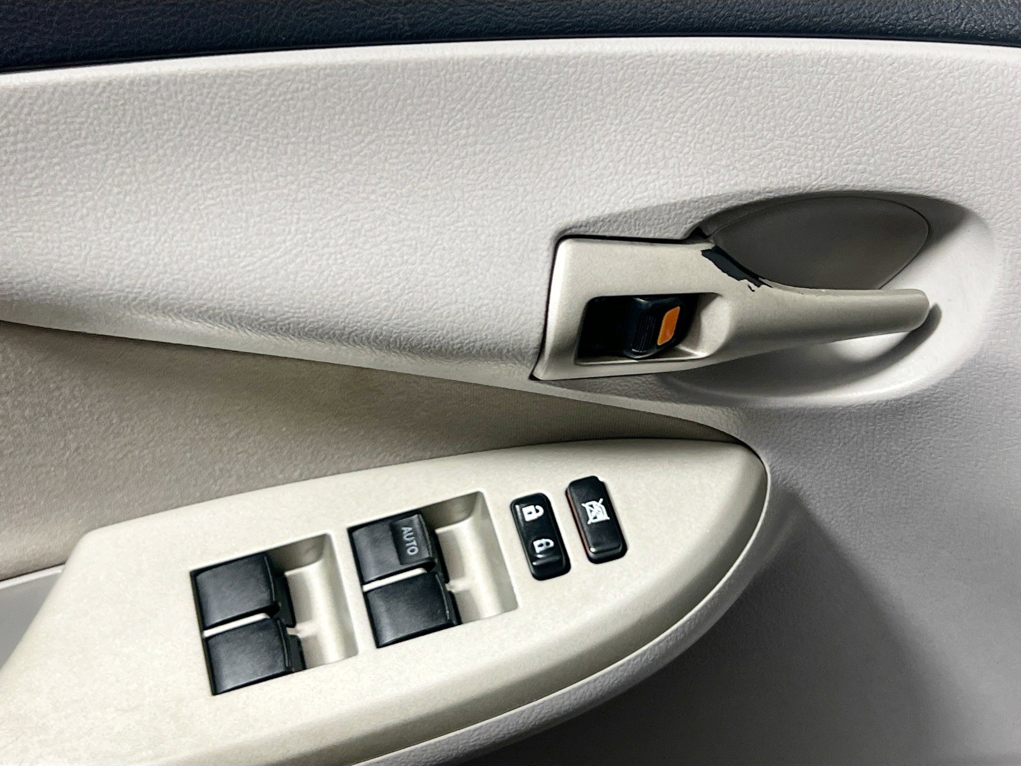 Used 2011 Toyota Corolla LE image 16