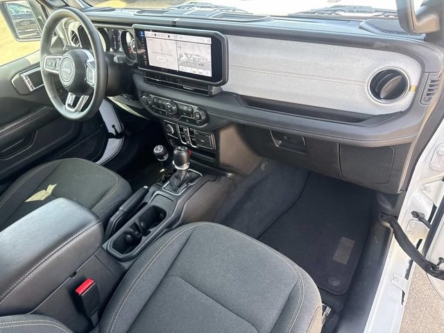Used 2025 Jeep Wrangler Unlimited Sahara AWD/4WD image 17
