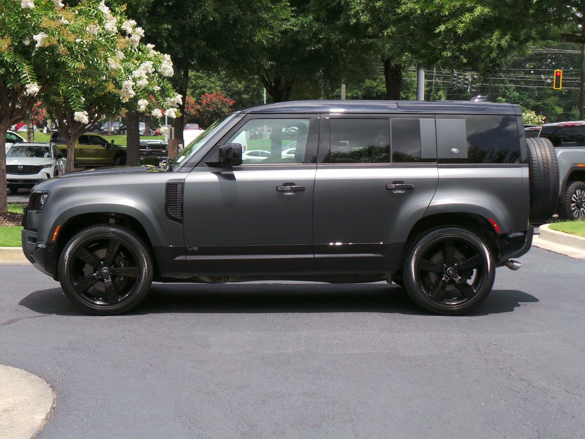 Used 2023 Land Rover Defender 110 V8 AWD/4WD image 5