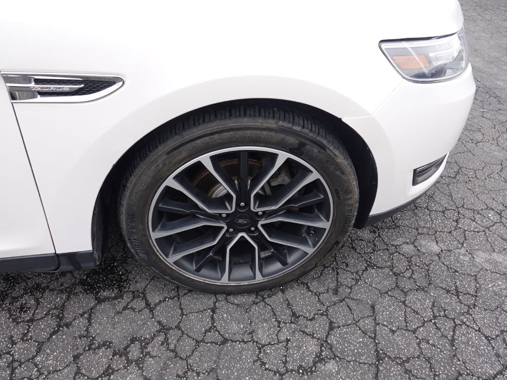 Used 2017 Ford Taurus SEL w/ Equipment Group 201A image 9