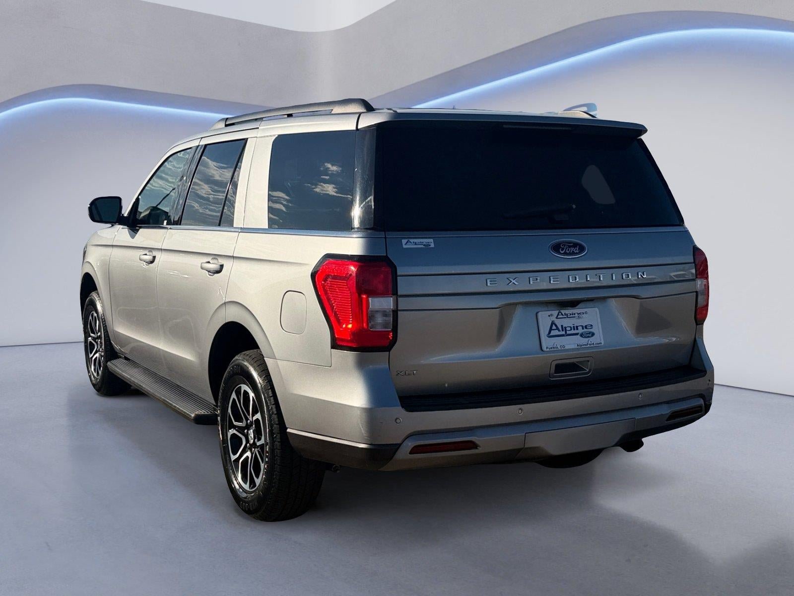 Used 2024 Ford Expedition XLT AWD/4WD image 3