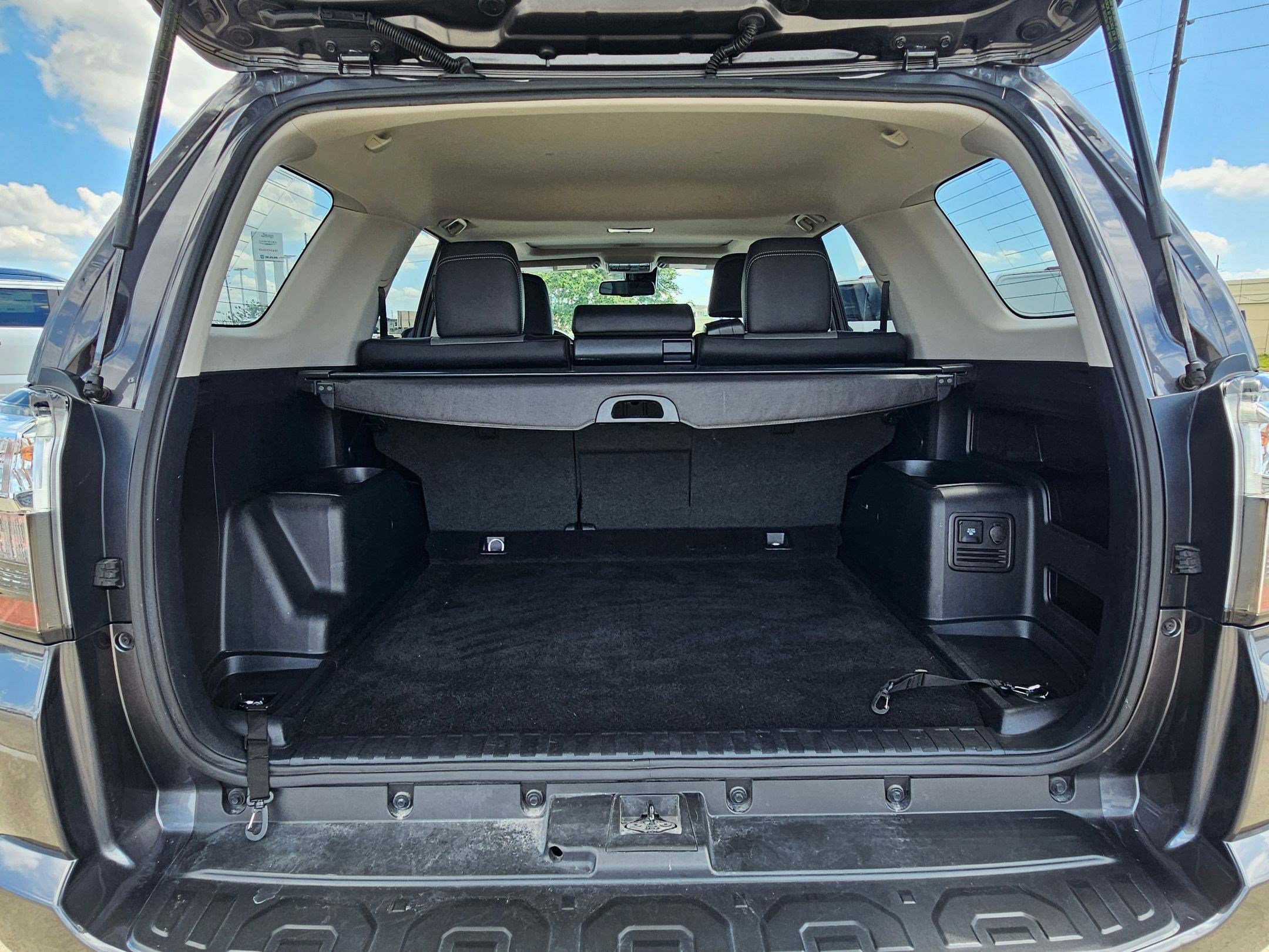 Used 2023 Toyota 4Runner SR5 Premium w/ Moonroof Package RWD image 29