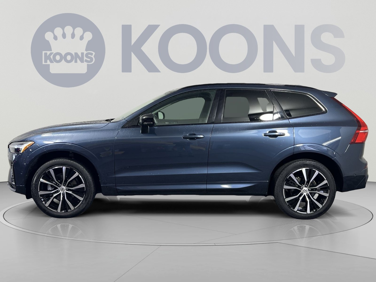 Used 2024 Volvo XC60 B5 Plus AWD/4WD image 2