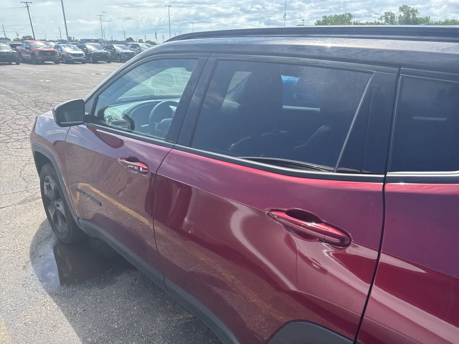 Used 2021 Jeep Compass Latitude w/ Sun and Sound Group AWD/4WD image 12