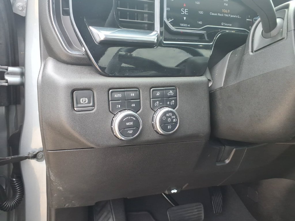 Used 2025 GMC Sierra 2500 SLT w/ SLT Convenience Package AWD/4WD image 24