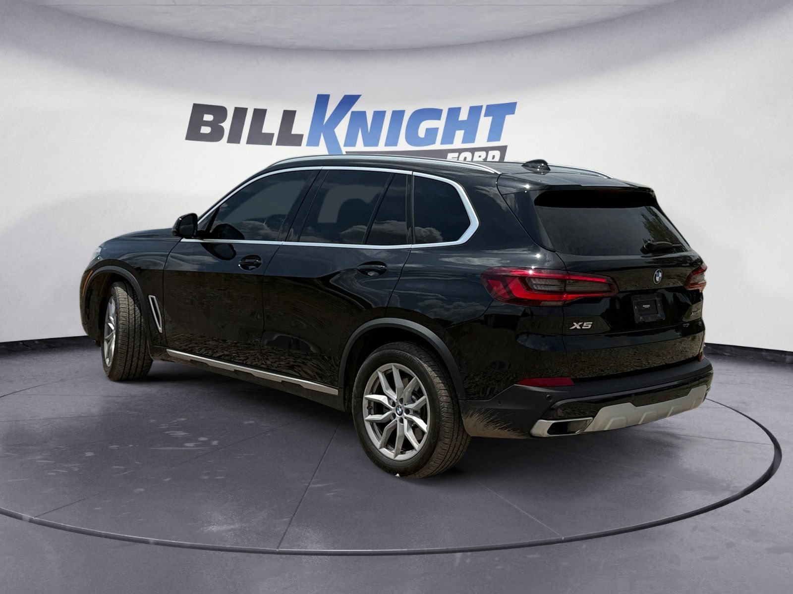 Used 2023 BMW X5 xDrive40i w/ Premium Package AWD/4WD image 3