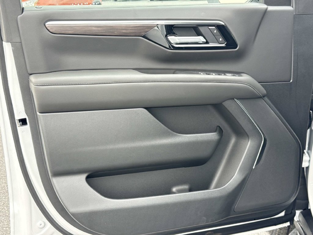 New 2026 Chevrolet Tahoe 4WD w/ 1FL Safety Package image 8