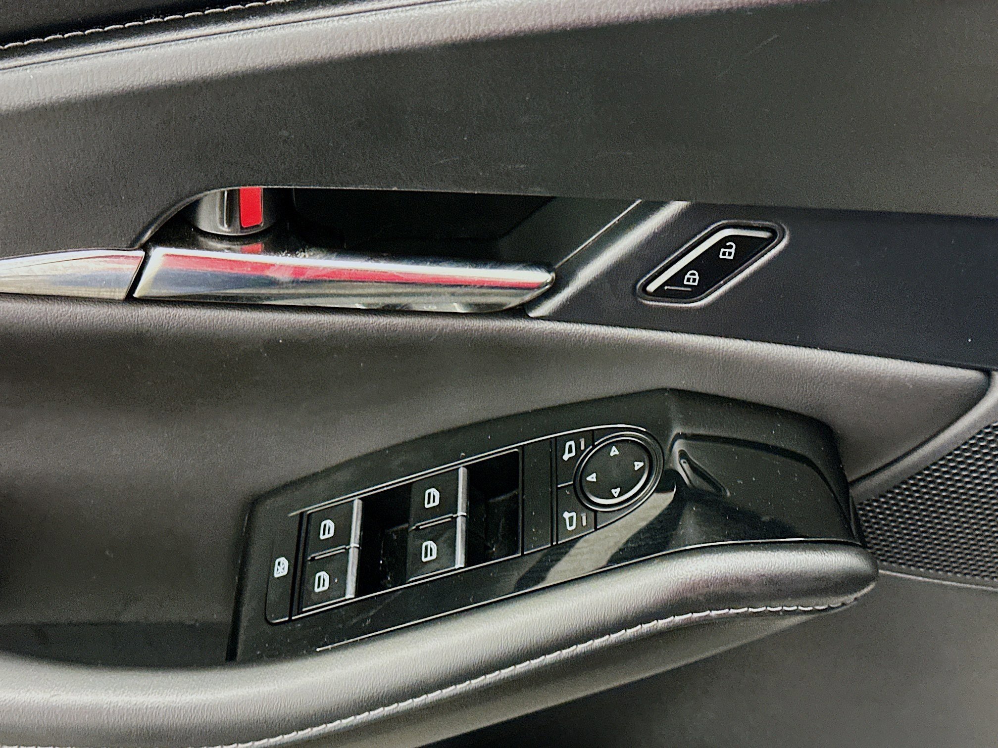 Used 2025 MAZDA CX-30 AWD 2.5 S w/ Preferred Package image 15