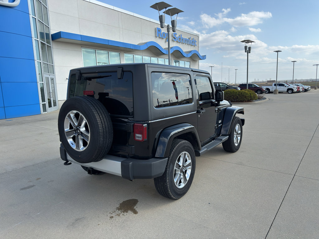 Used 2011 Jeep Wrangler Sahara w/ Dual Top Group AWD/4WD image 5