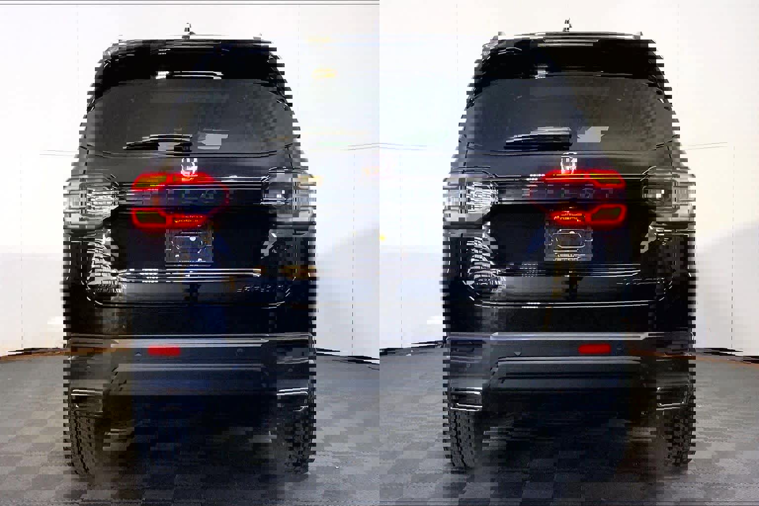 Used 2025 Honda Pilot Black Edition image 6