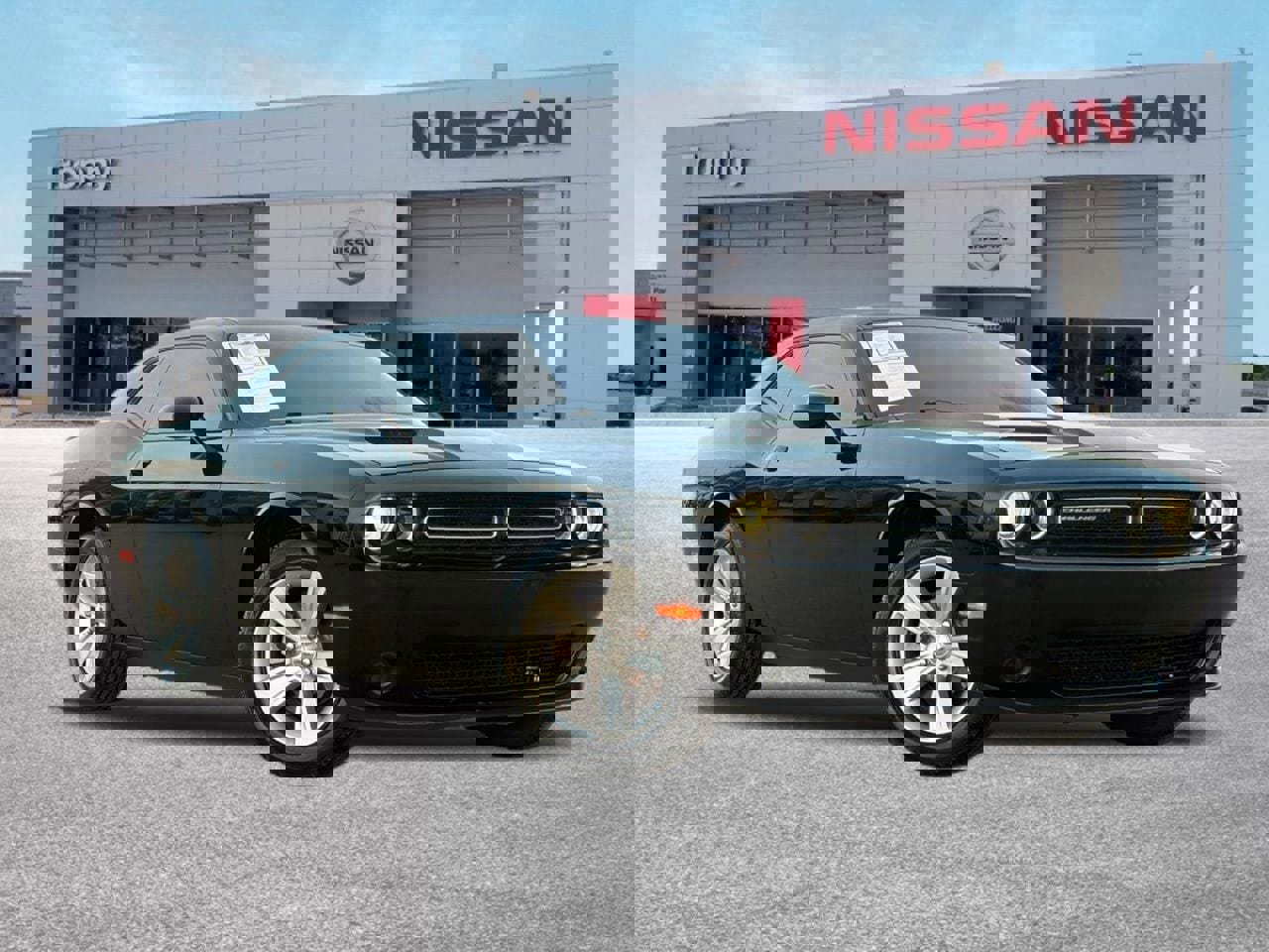 Used 2023 Dodge Challenger SXT image 1