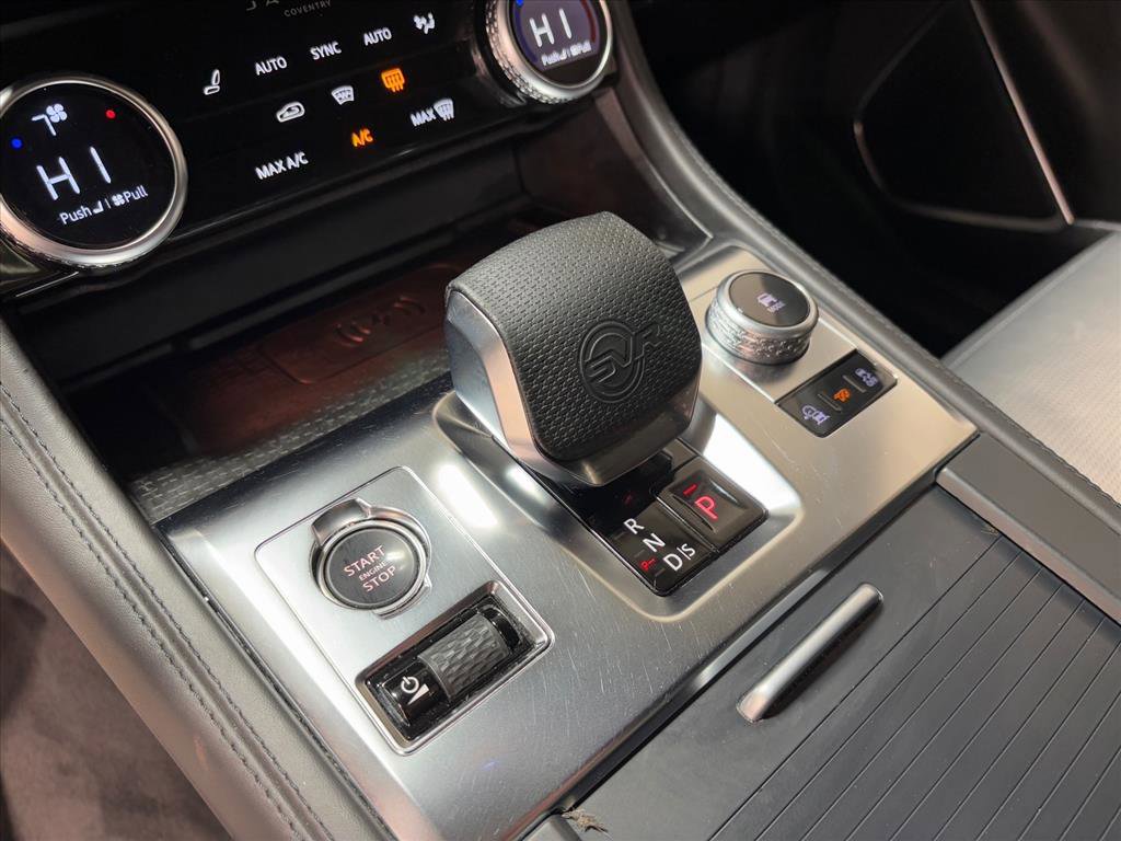 Used 2023 Jaguar F-PACE SVR image 14