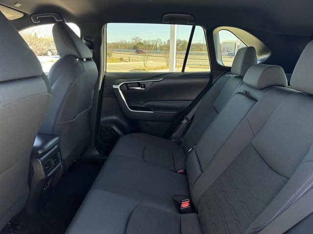Used 2024 Toyota RAV4 SE image 28