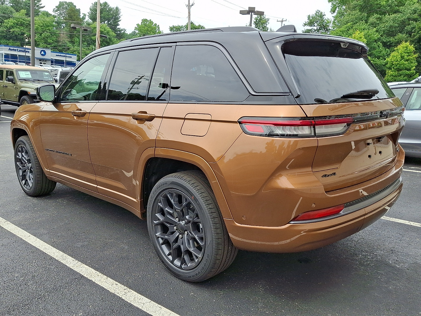 New 2026 Jeep Grand Cherokee Summit w/ Obsidian Package AWD/4WD image 4