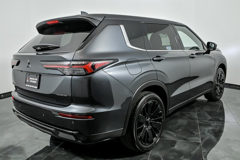 New 2026 Mitsubishi Outlander LE FWD image 9