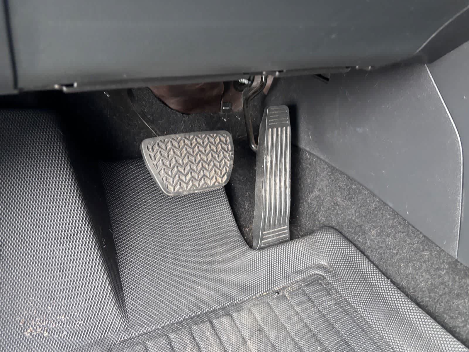 Used 2022 Toyota RAV4 LE FWD image 16