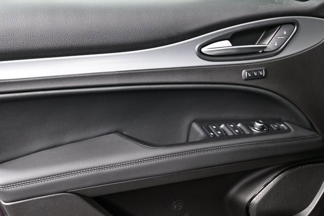 New 2025 Alfa Romeo Stelvio Sprint w/ Convenience Package image 7