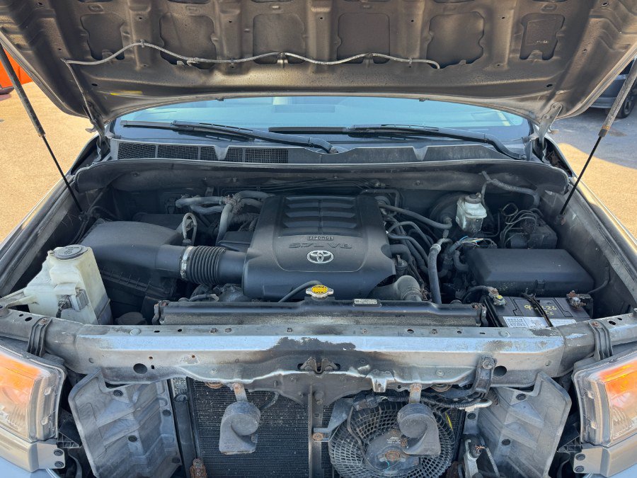 Used 2014 Toyota Sequoia SR5 AWD/4WD image 25