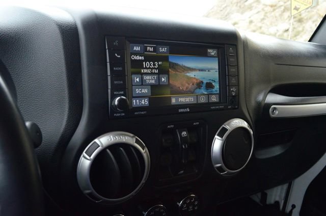 Used 2017 Jeep Wrangler Unlimited Rubicon w/ Connectivity Group AWD/4WD image 51