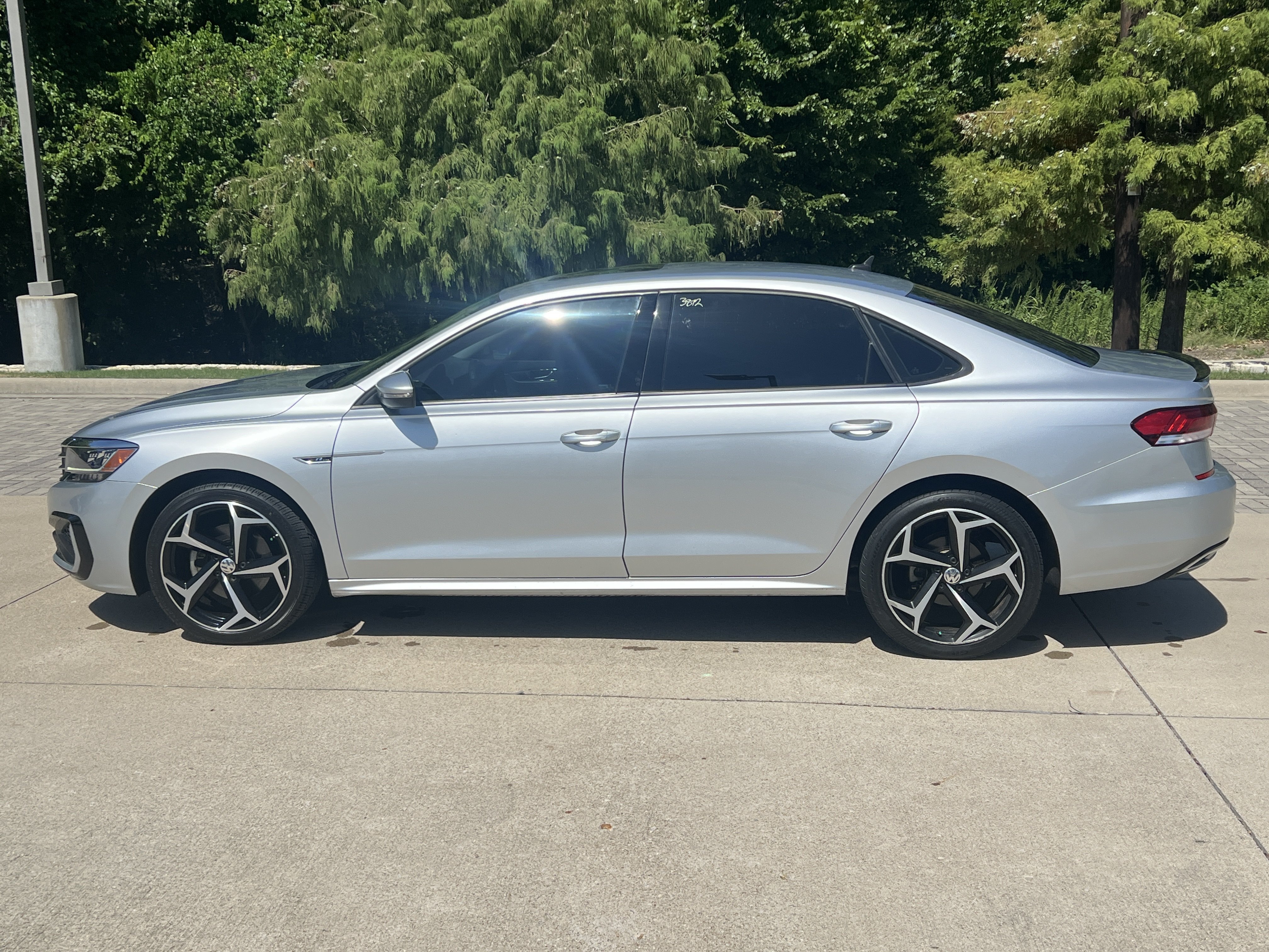 Used 2020 Volkswagen Passat 2.0T R-Line FWD image 6
