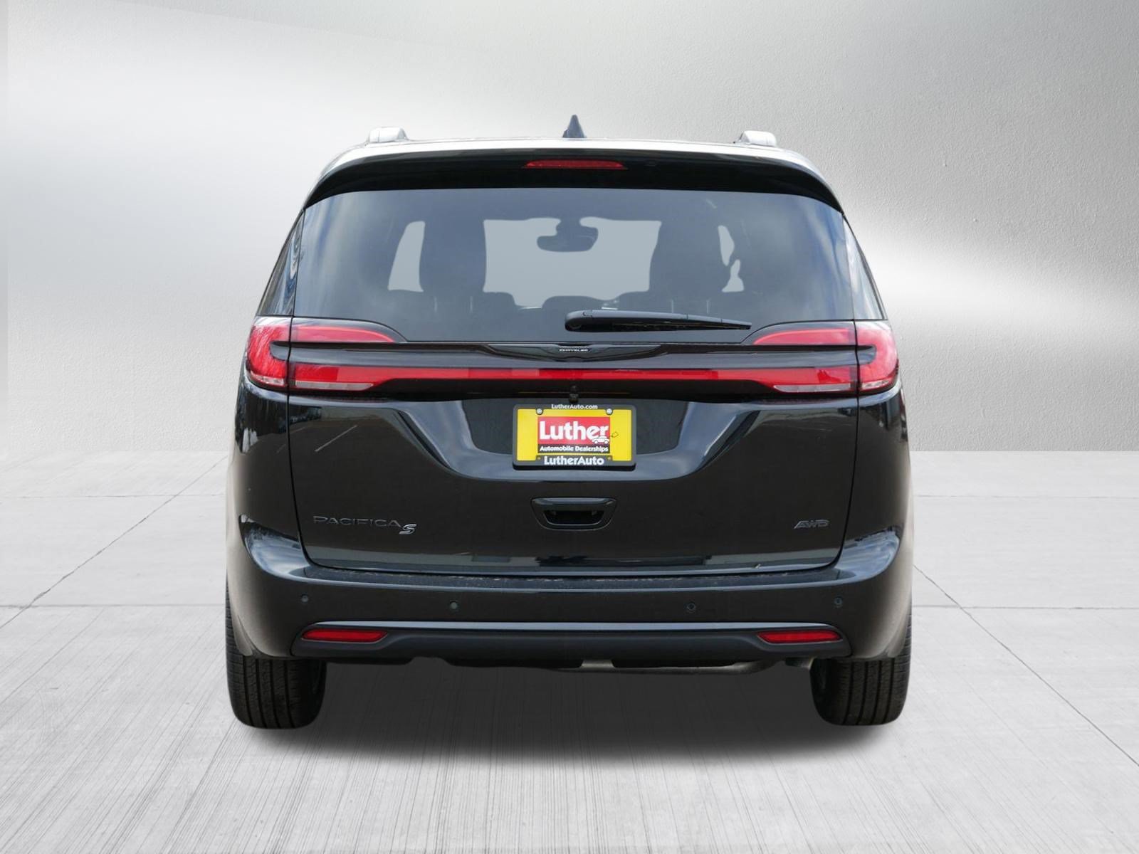 New 2026 Chrysler Pacifica Select w/ S Appearance Package AWD/4WD image 6