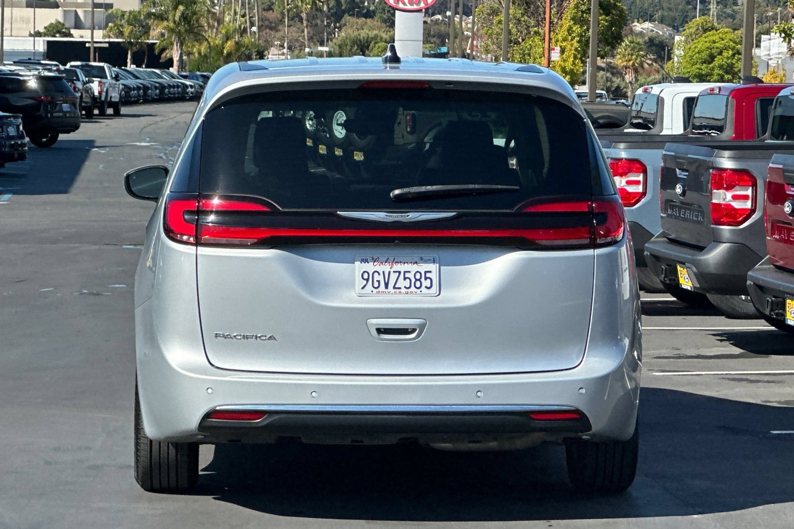 Certified 2023 Chrysler Pacifica Touring-L FWD image 6