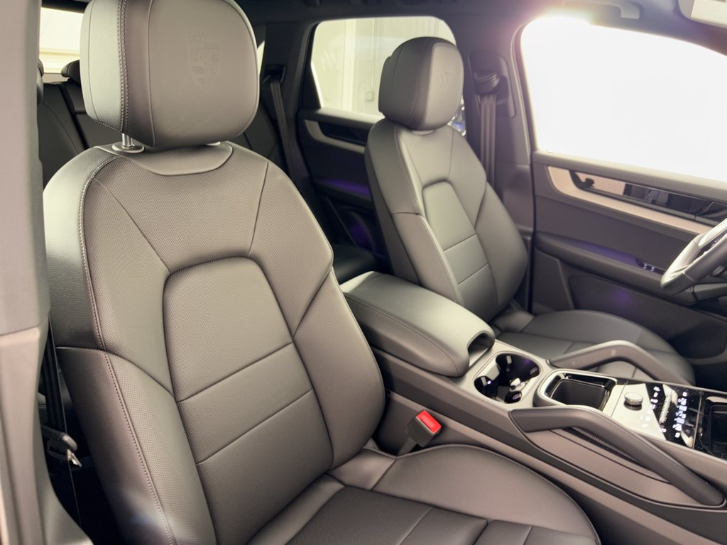 Certified 2026 Porsche Cayenne AWD/4WD image 30