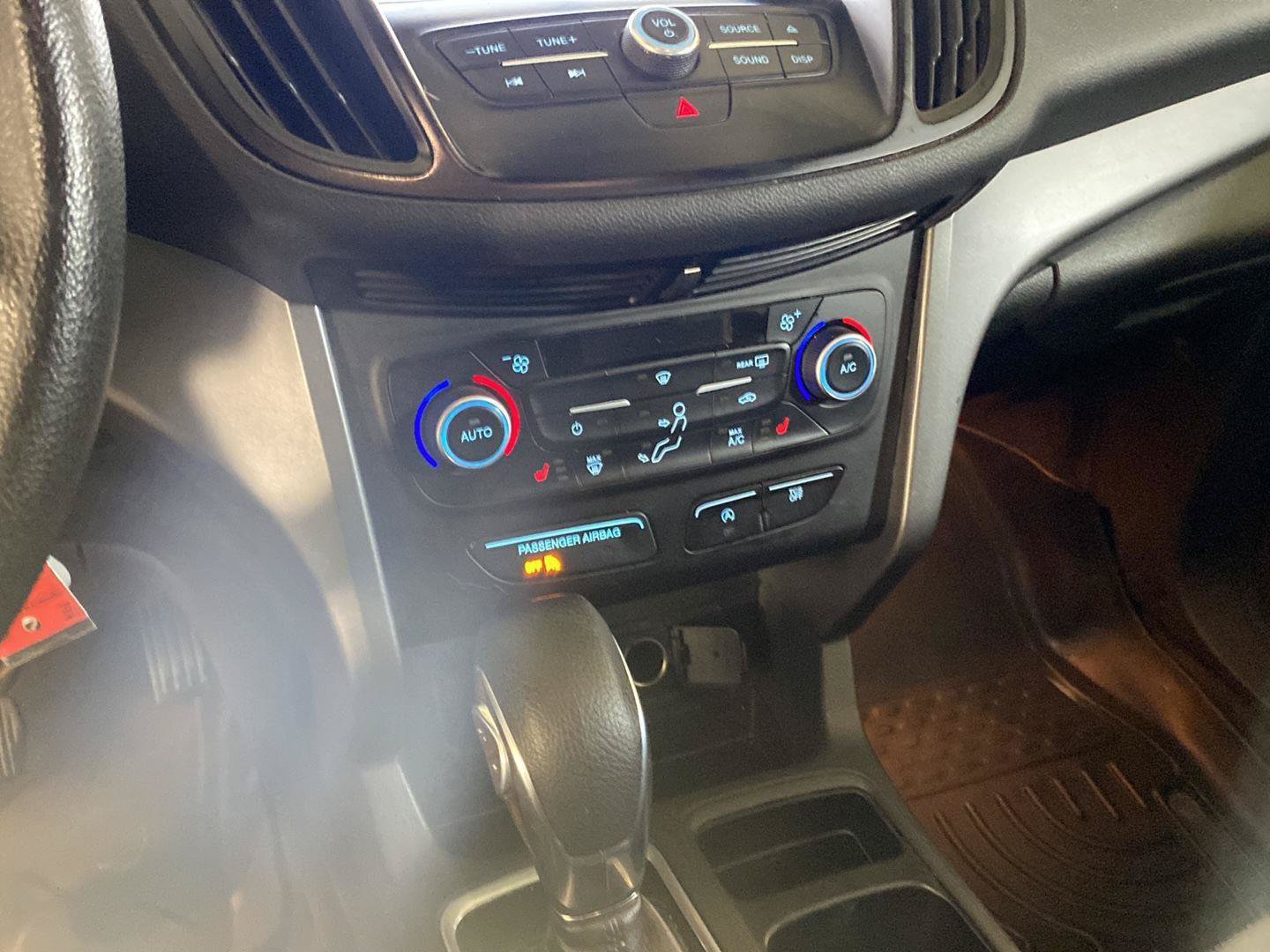 Used 2018 Ford Escape SE w/ SE Sync 3 Package AWD/4WD image 21