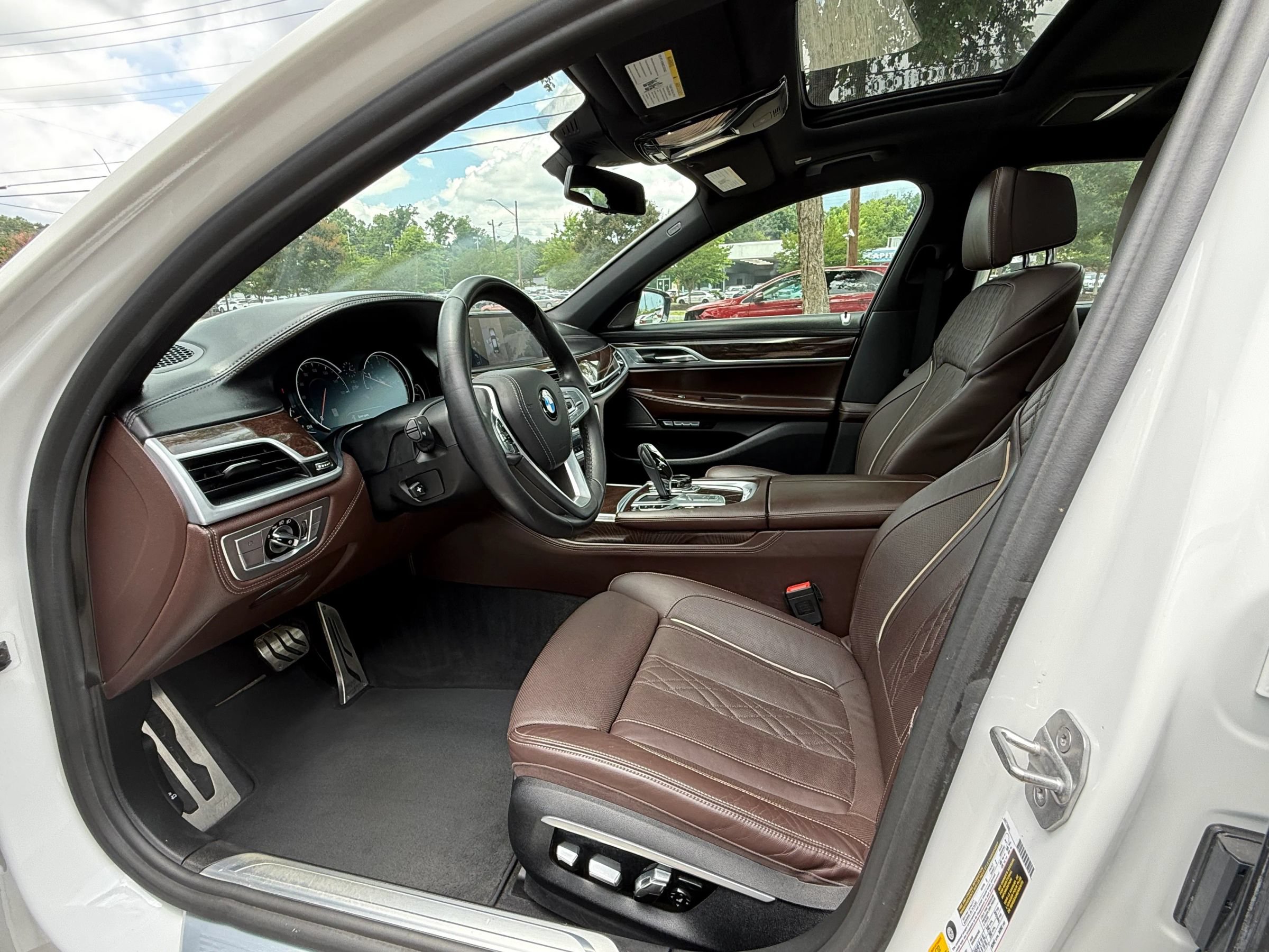 Used 2017 BMW 750i RWD image 9