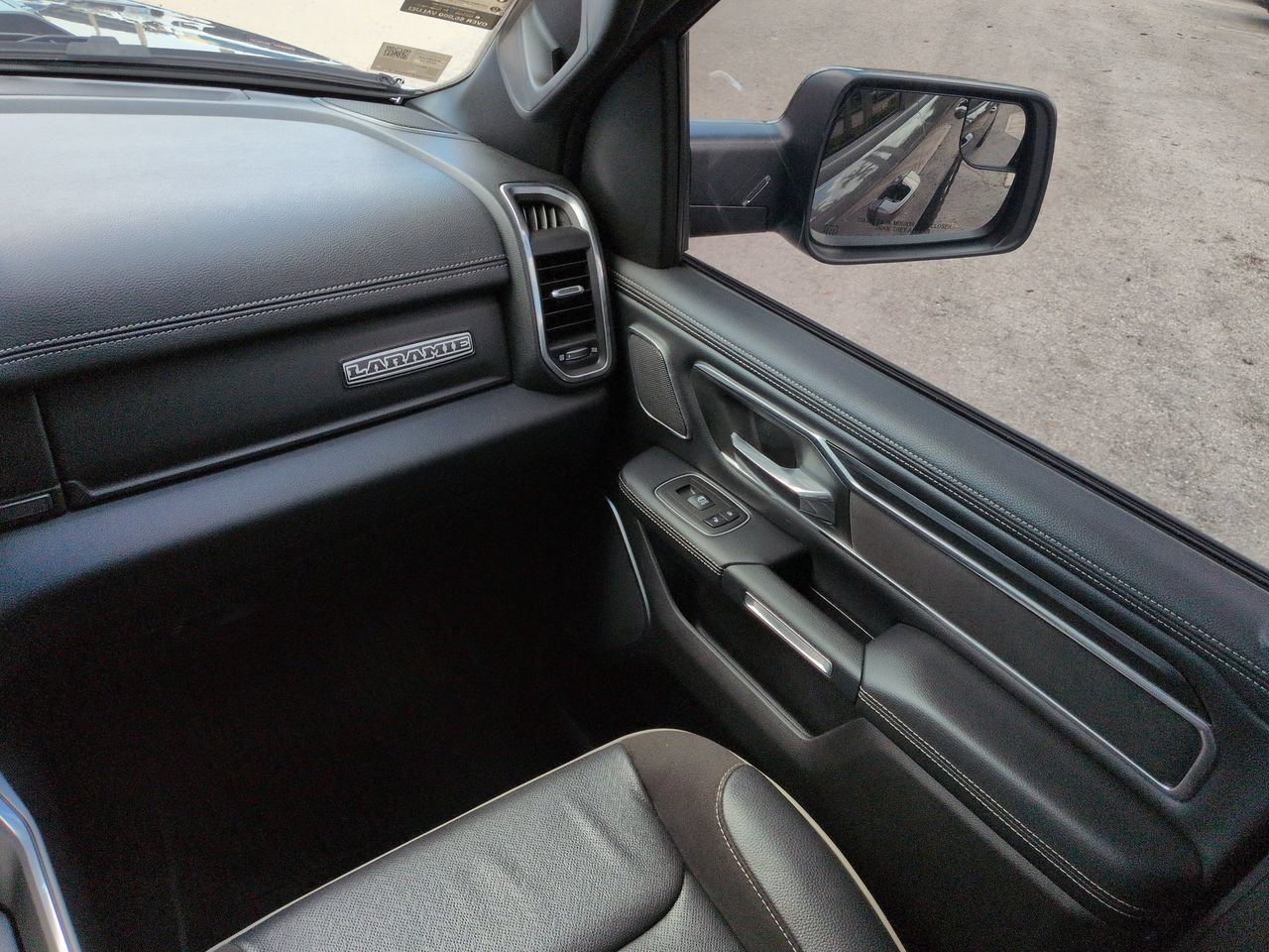 Used 2023 RAM 1500 Laramie AWD/4WD image 17