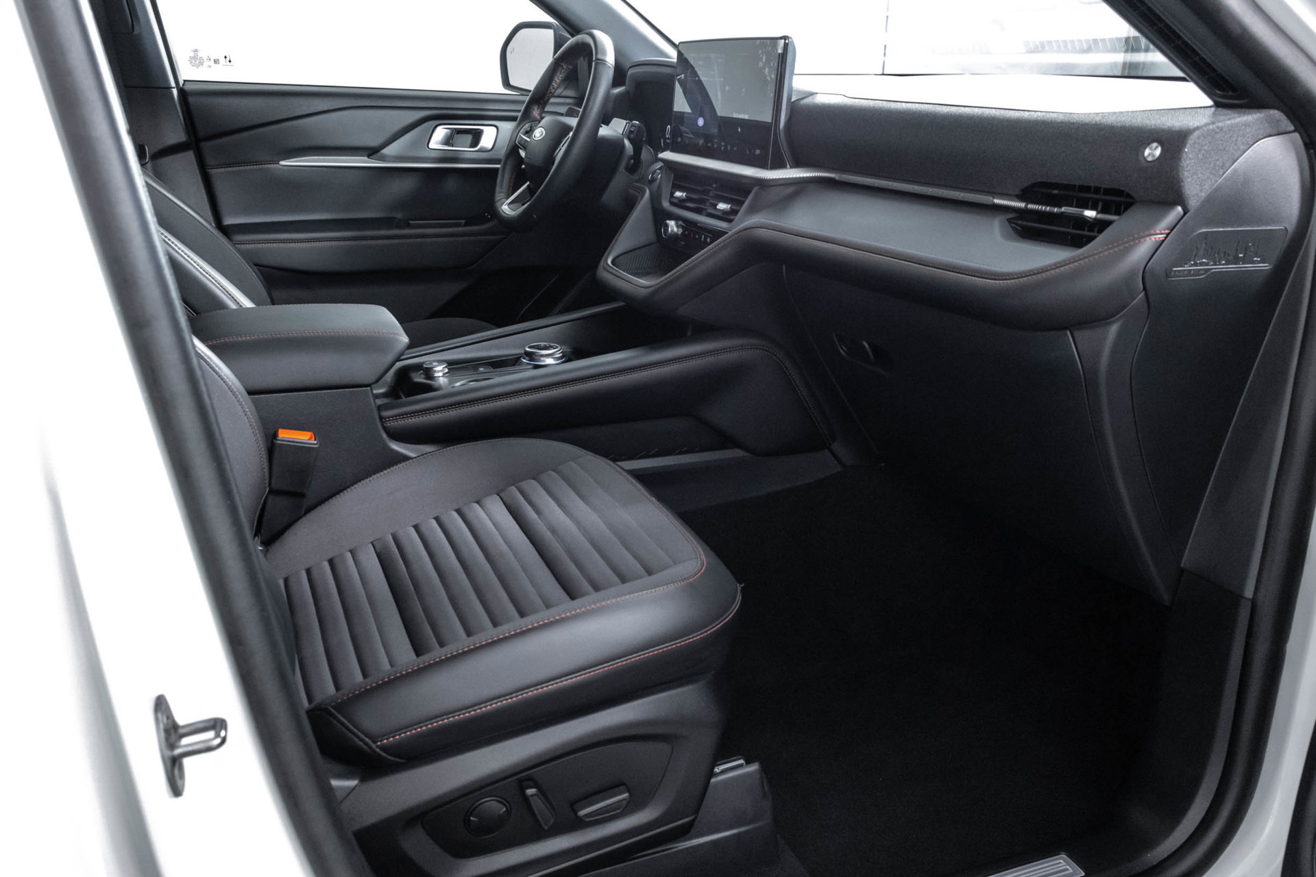 Used 2025 Ford Explorer ST-Line AWD/4WD image 43