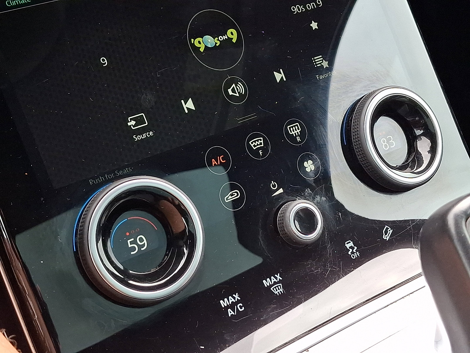 Used 2020 Land Rover Range Rover Evoque SE image 16