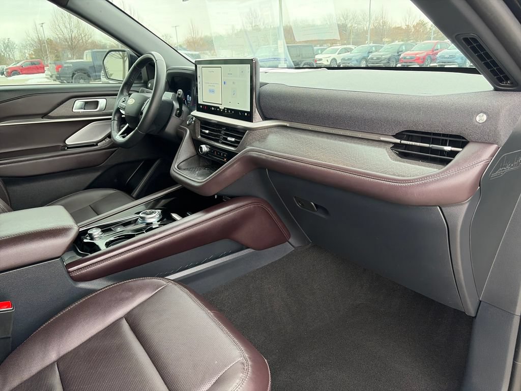 Used 2025 Ford Explorer Platinum AWD/4WD image 11