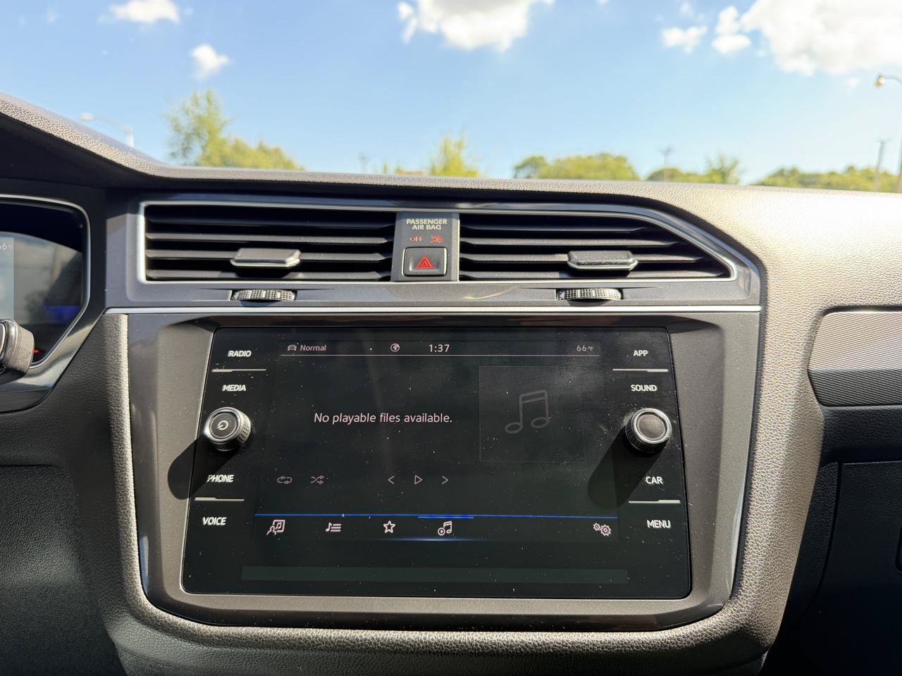 Used 2024 Volkswagen Tiguan SE w/ Panoramic Sunroof Package AWD/4WD image 12