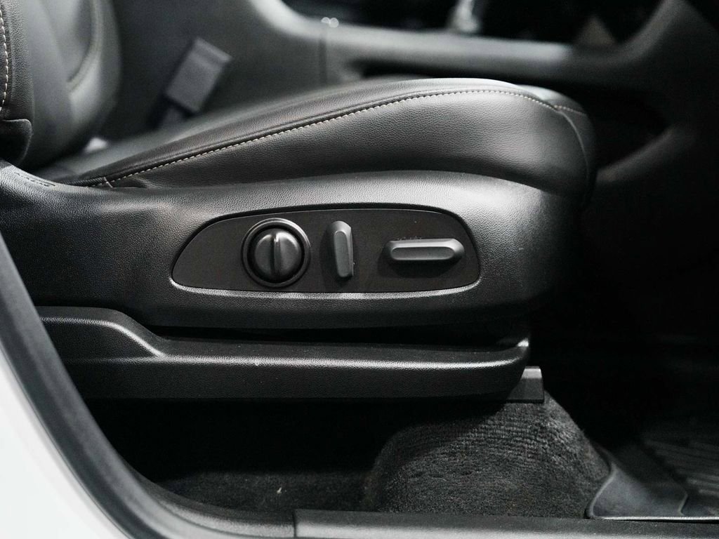Used 2022 Chevrolet Traverse LT w/ LPO, Floor Liner Package AWD/4WD image 43