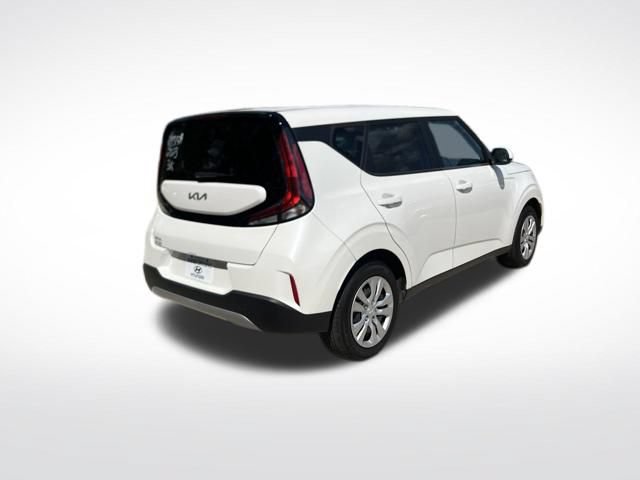 Used 2023 Kia Soul LX FWD image 3
