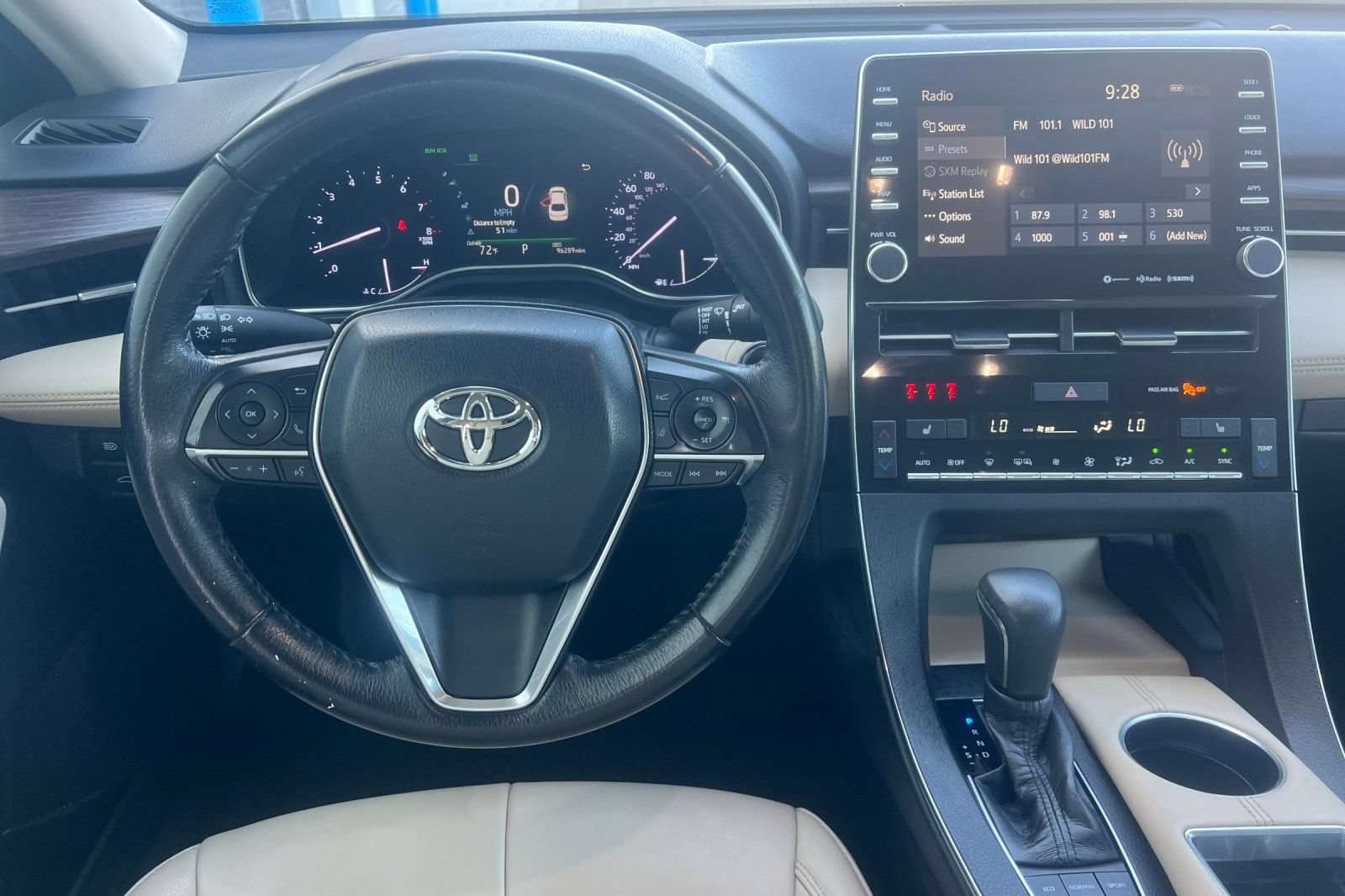 Used 2019 Toyota Avalon XLE w/ Moonroof Package FWD image 11