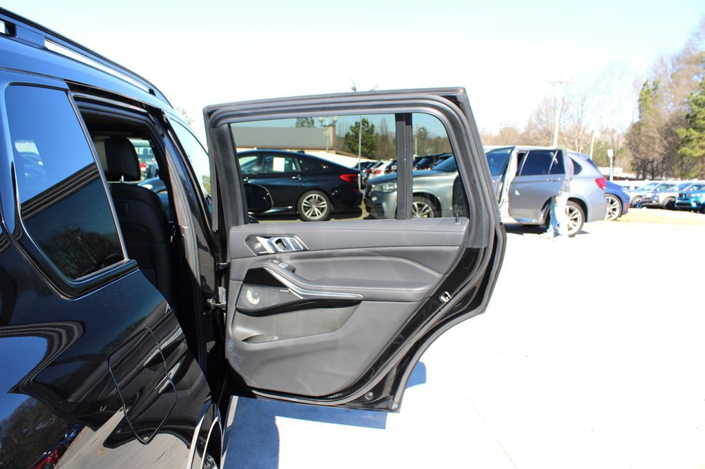 Used 2021 BMW X7 M50i w/ Dynamic Handling Package image 42