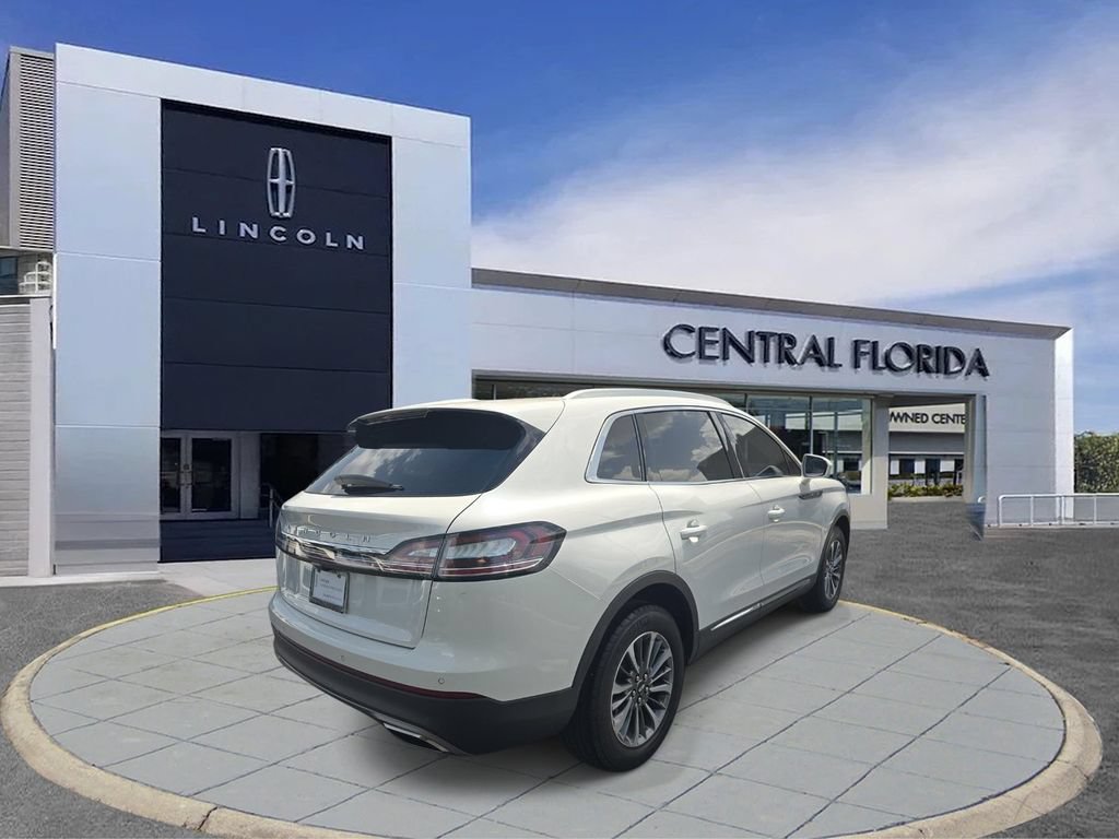 Used 2023 Lincoln Nautilus FWD w/ Premium Package image 4