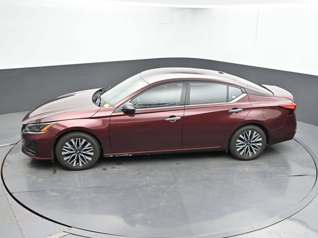 Used 2024 Nissan Altima 2.5 SV FWD image 37