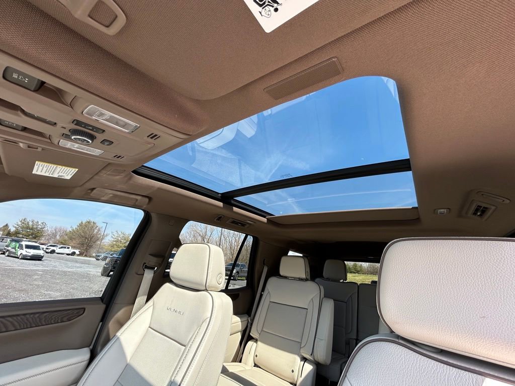 Used 2025 GMC Yukon Denali w/ Sun & Power Step Package image 8