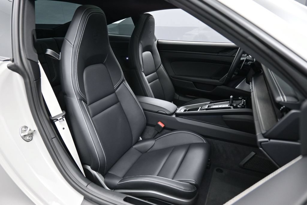 Certified 2024 Porsche 911 Carrera GTS RWD image 28
