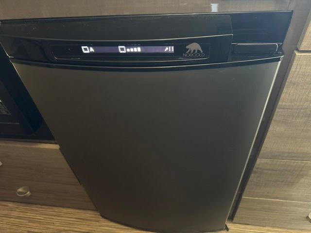 Used 2016 Mercedes-Benz Sprinter 3500 image 24