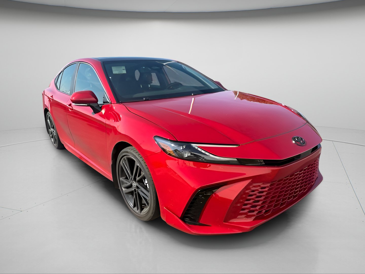 Used 2025 Toyota Camry XSE FWD image 5