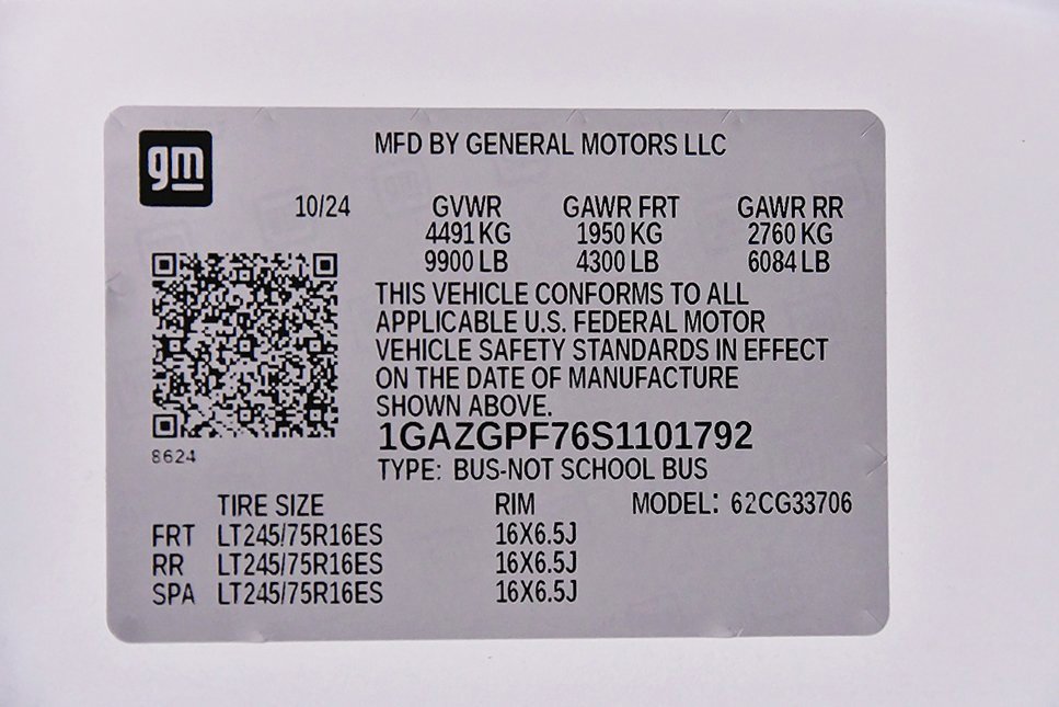 Used 2025 Chevrolet Express 3500 LT w/ LT Preferred Equipment Group image 11