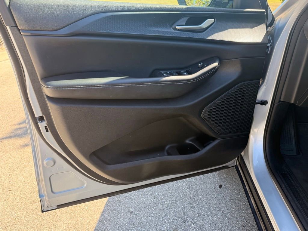 Used 2023 Jeep Grand Cherokee Altitude image 28