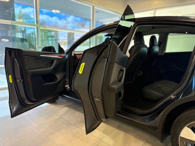 Used 2023 Tesla Model Y Long Range image 18