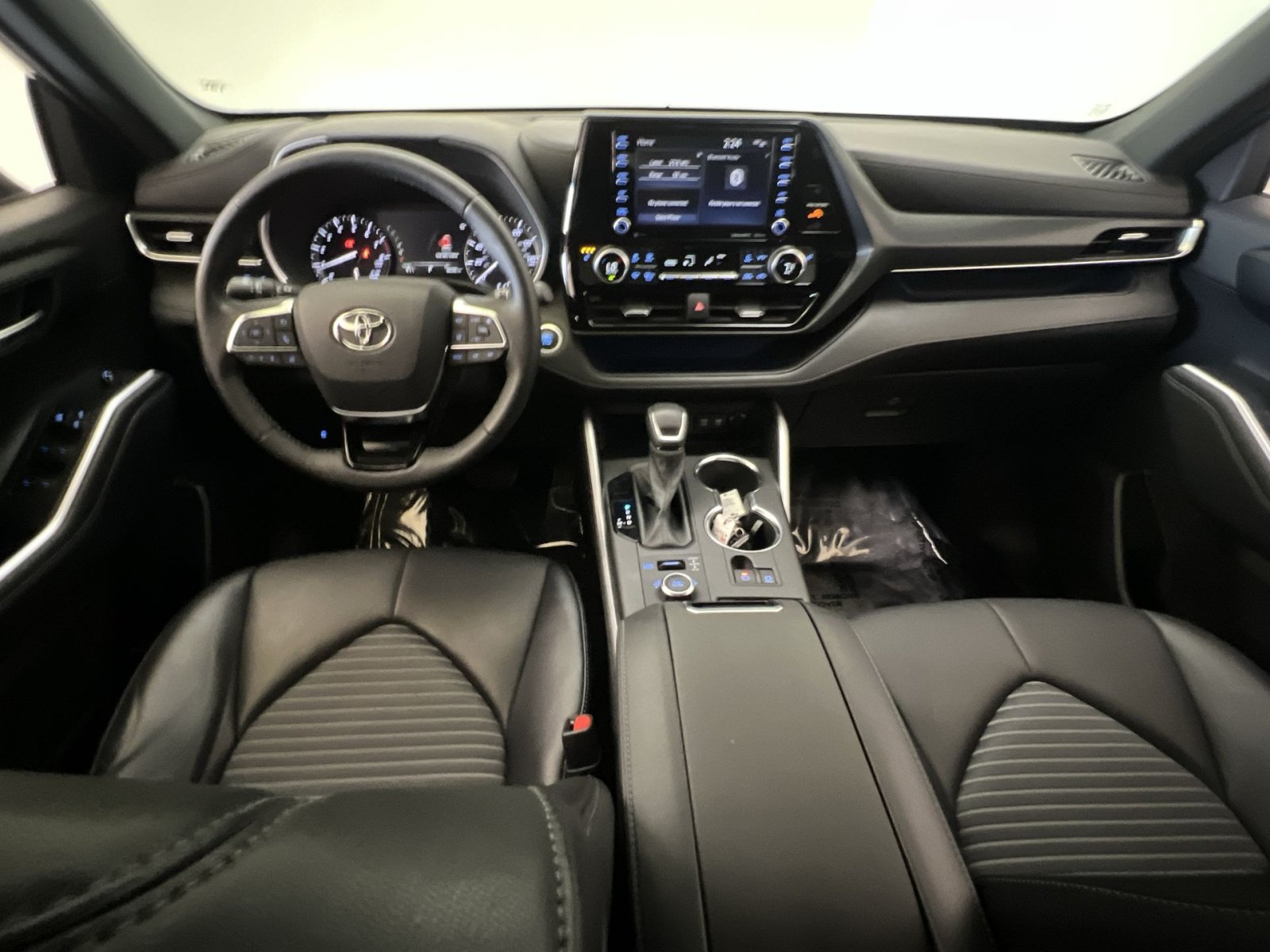 Used 2021 Toyota Highlander XSE AWD/4WD image 22