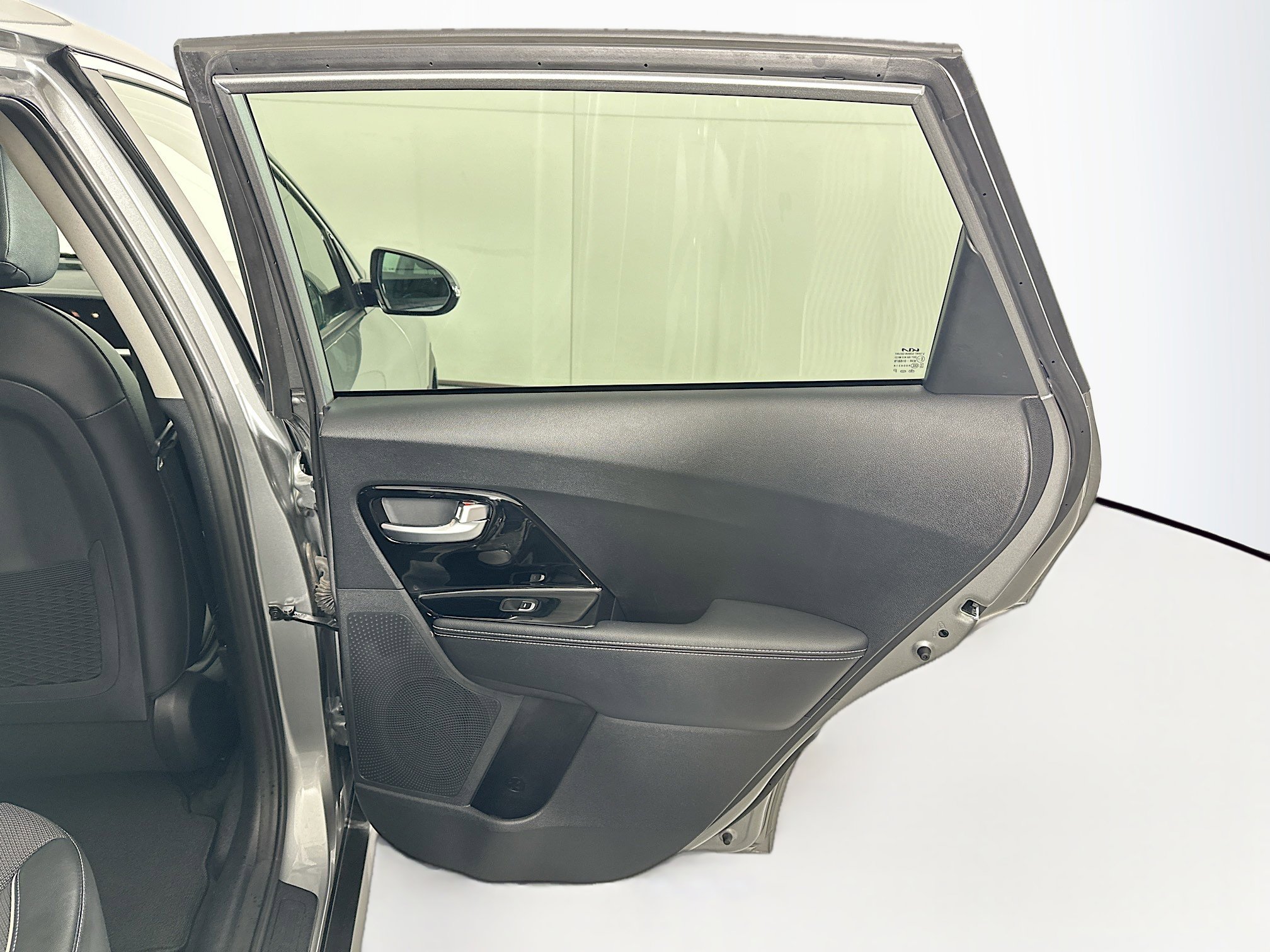 Used 2022 Kia Niro EX image 30