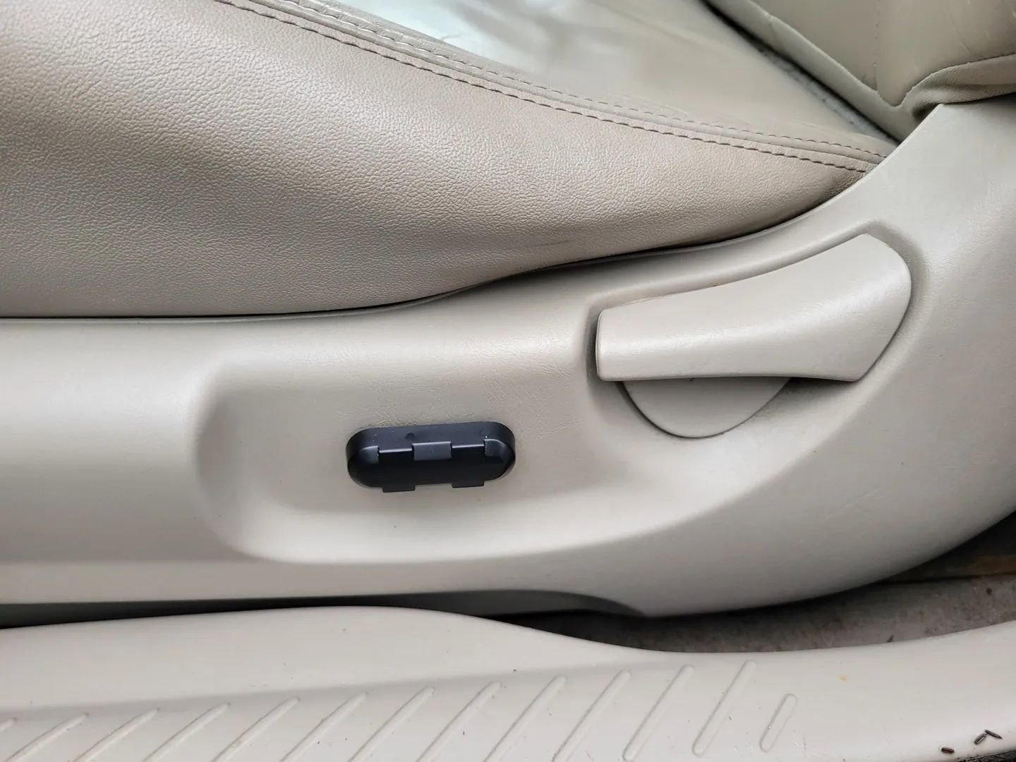 Used 2008 Mercury Mariner Premier FWD image 10